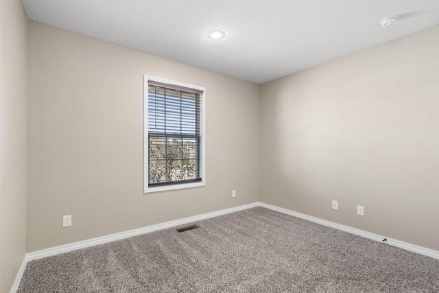 1219 N 10th Avenue, Ozark, MO 65721