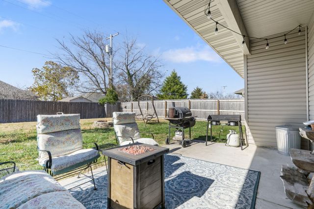 1219 N 10th Avenue, Ozark, MO 65721