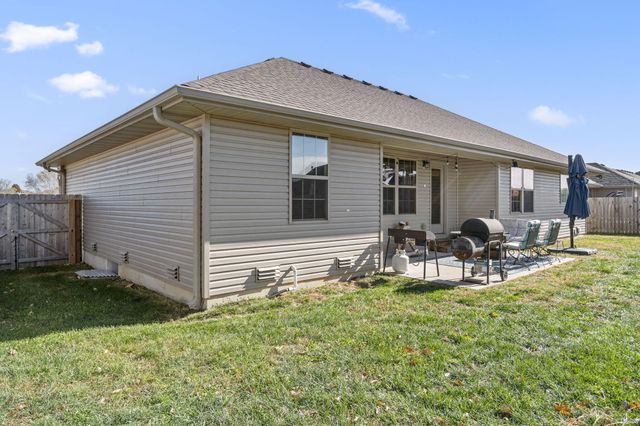 1219 N 10th Avenue, Ozark, MO 65721