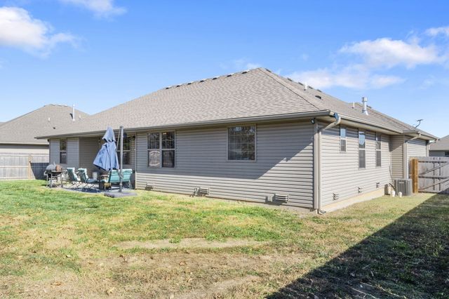 1219 N 10th Avenue, Ozark, MO 65721
