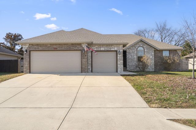 1219 N 10th Avenue, Ozark, MO 65721
