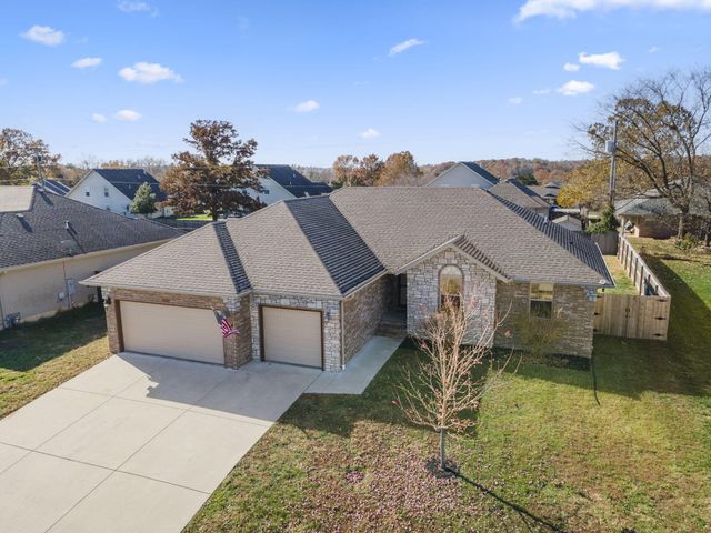 1219 N 10th Avenue, Ozark, MO 65721