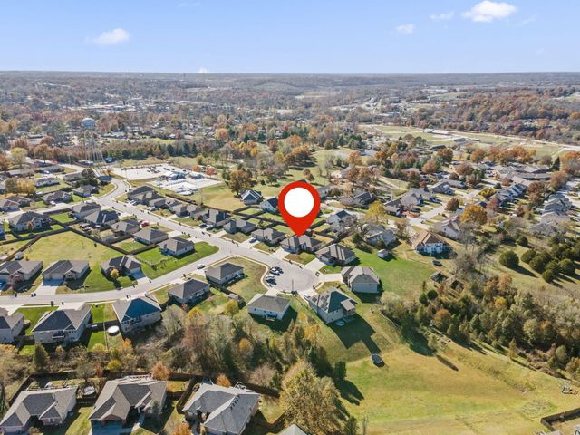 1219 N 10th Avenue, Ozark, MO 65721