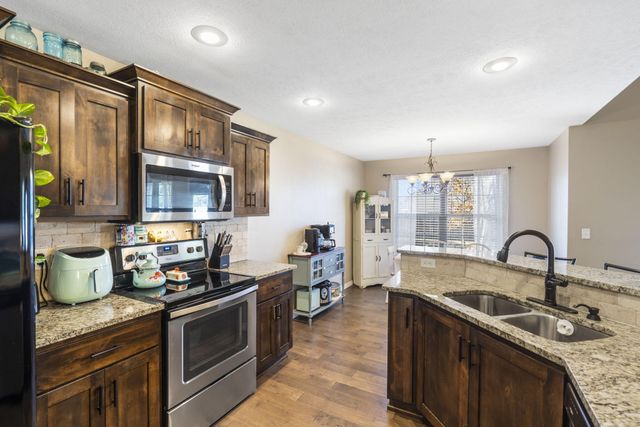 1219 N 10th Avenue, Ozark, MO 65721