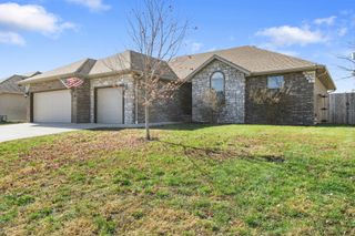 1219 N 10th Avenue, Ozark, MO 65721