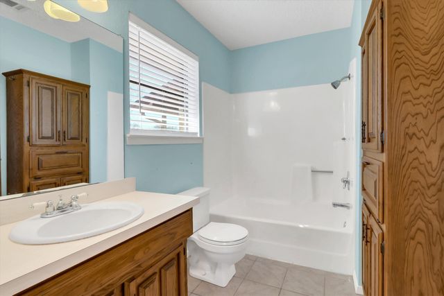 104 Navajo Trail, Gainesville, TX 76240