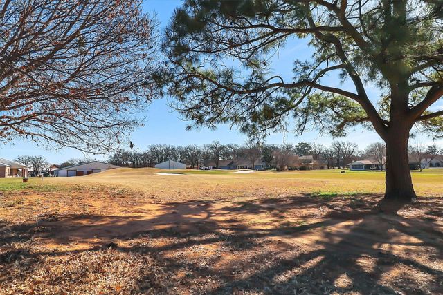 104 Navajo Trail, Gainesville, TX 76240