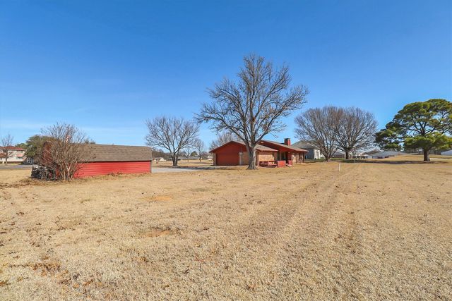 104 Navajo Trail, Gainesville, TX 76240