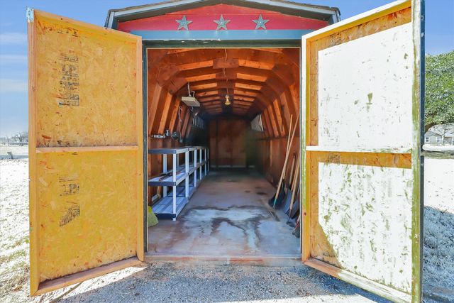 104 Navajo Trail, Gainesville, TX 76240