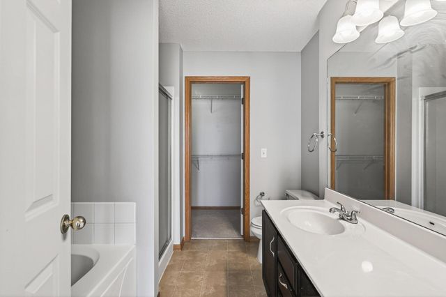 794 Cobblestone Way, Shakopee, MN 55379