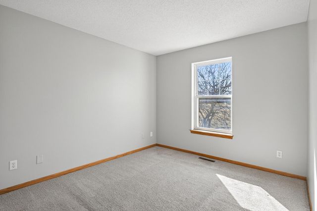 794 Cobblestone Way, Shakopee, MN 55379