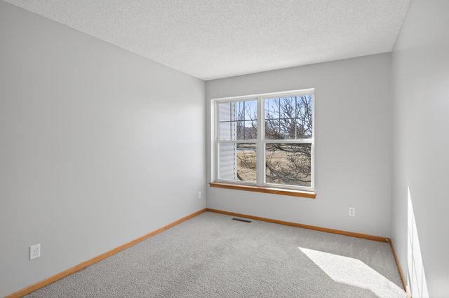 794 Cobblestone Way, Shakopee, MN 55379