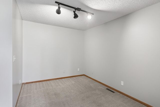 794 Cobblestone Way, Shakopee, MN 55379