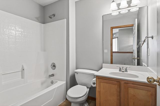 794 Cobblestone Way, Shakopee, MN 55379