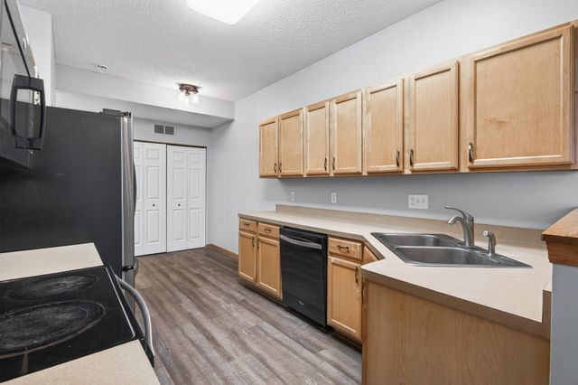 794 Cobblestone Way, Shakopee, MN 55379