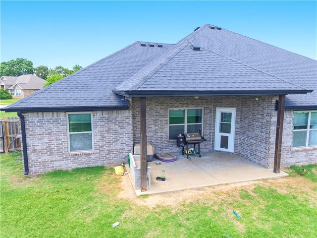 909 Carter Court, Siloam Springs, AR 72761
