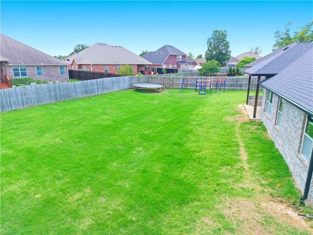 909 Carter Court, Siloam Springs, AR 72761