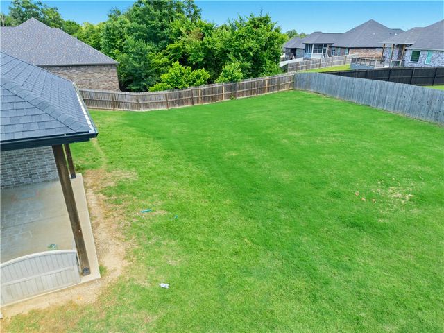 909 Carter Court, Siloam Springs, AR 72761