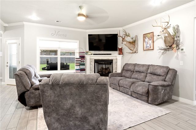 909 Carter Court, Siloam Springs, AR 72761