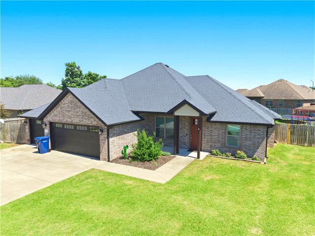 909 Carter Court, Siloam Springs, AR 72761
