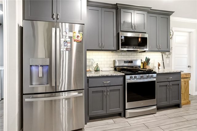 909 Carter Court, Siloam Springs, AR 72761