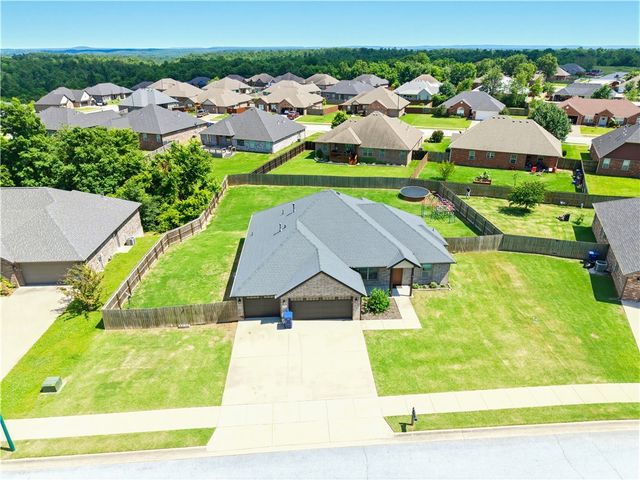 909 Carter Court, Siloam Springs, AR 72761