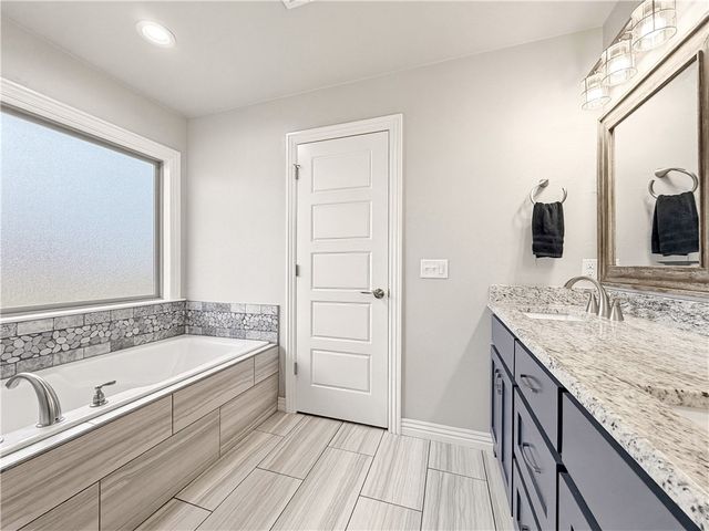 909 Carter Court, Siloam Springs, AR 72761