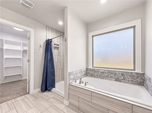 909 Carter Court, Siloam Springs, AR 72761