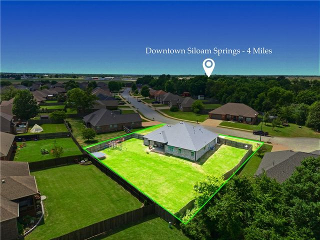 909 Carter Court, Siloam Springs, AR 72761