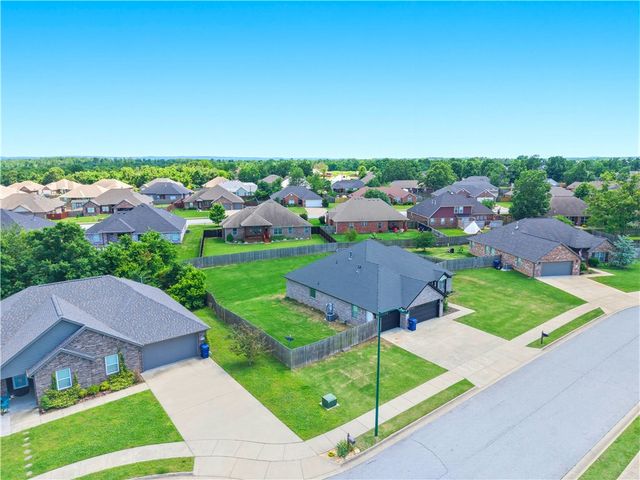 909 Carter Court, Siloam Springs, AR 72761