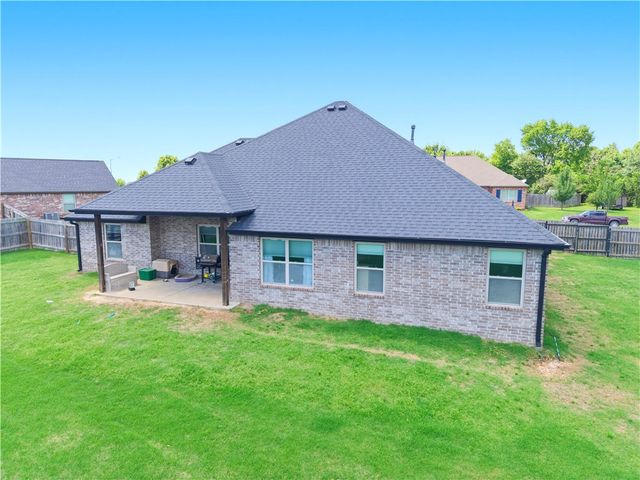 909 Carter Court, Siloam Springs, AR 72761