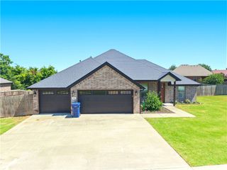 909 Carter Court, Siloam Springs, AR 72761