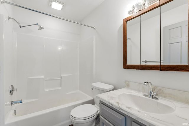 2915 N State Road 827, Angola, IN 46703