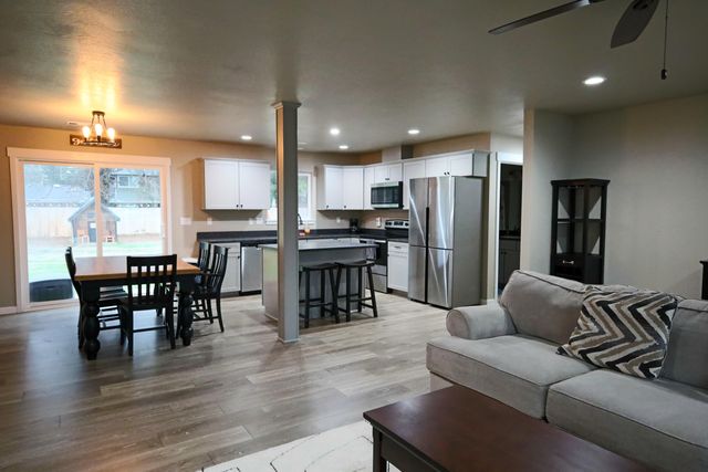 144 SW Susan Lane, Grants Pass, OR 97526