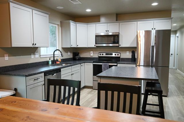 144 SW Susan Lane, Grants Pass, OR 97526