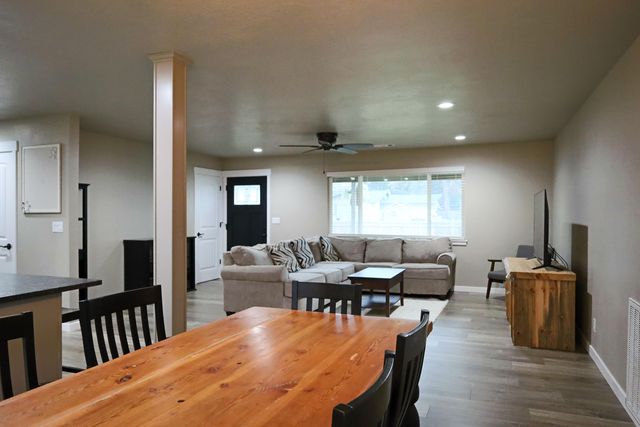 144 SW Susan Lane, Grants Pass, OR 97526