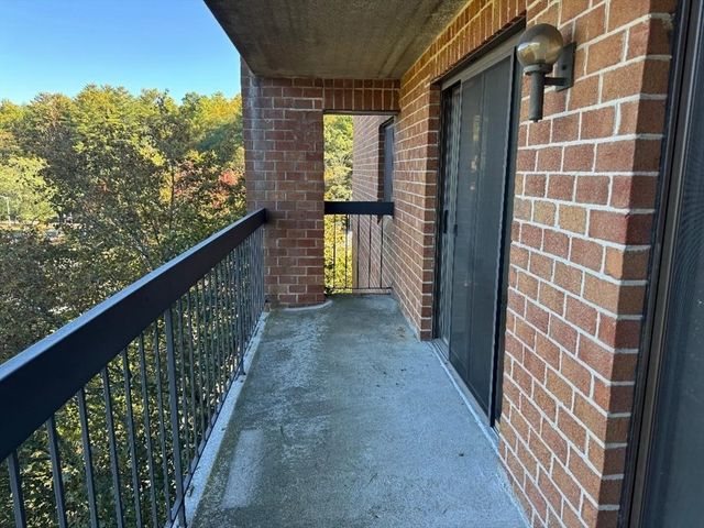 289 Elm St U 61, Medford, MA 02155