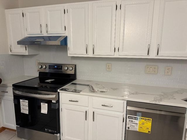 289 Elm St U 61, Medford, MA 02155