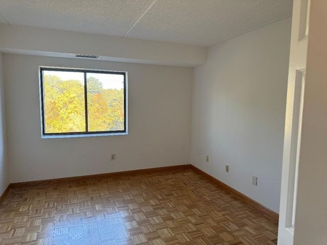 289 Elm St U 61, Medford, MA 02155