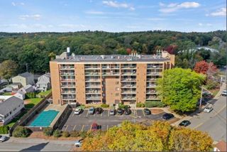 289 Elm St U 61, Medford, MA 02155