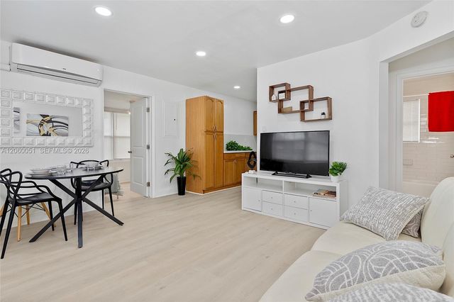 6103 Monroe St, Hollywood, FL 33023