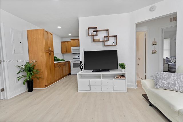 6103 Monroe St, Hollywood, FL 33023