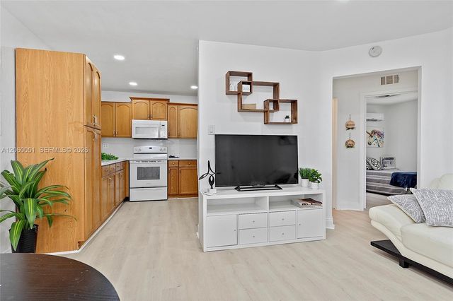 6103 Monroe St, Hollywood, FL 33023