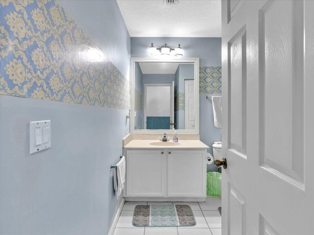 9695 Porta Leona Lane, Boynton Beach, FL 33472