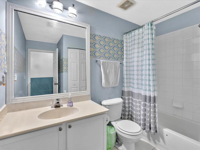 9695 Porta Leona Lane, Boynton Beach, FL 33472