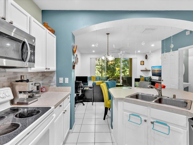 9695 Porta Leona Lane, Boynton Beach, FL 33472