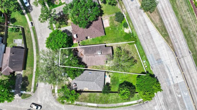 16106 Golden Sands Drive, Houston, TX 77095