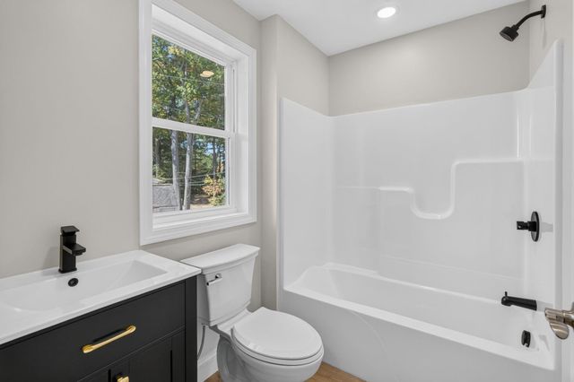 5 Ridge Road, Newton, NH 03858