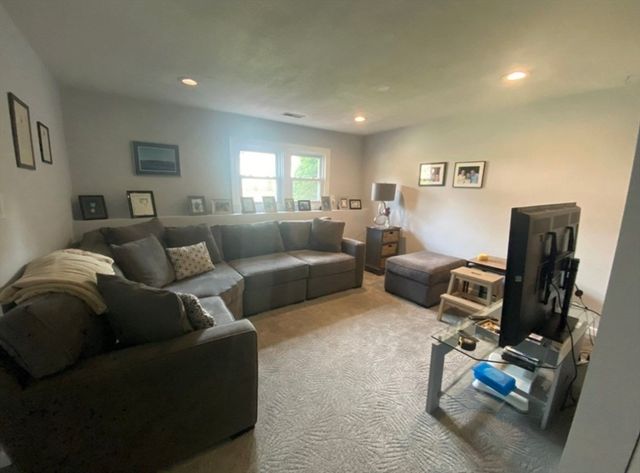 7 Cleveland Road, Peabody, MA 01960