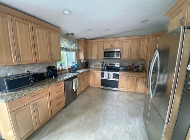 7 Cleveland Road, Peabody, MA 01960